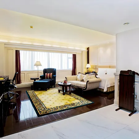 Crowne Plaza Landmark Shenzhen: Border-Close Retreat with Heated Pool-3